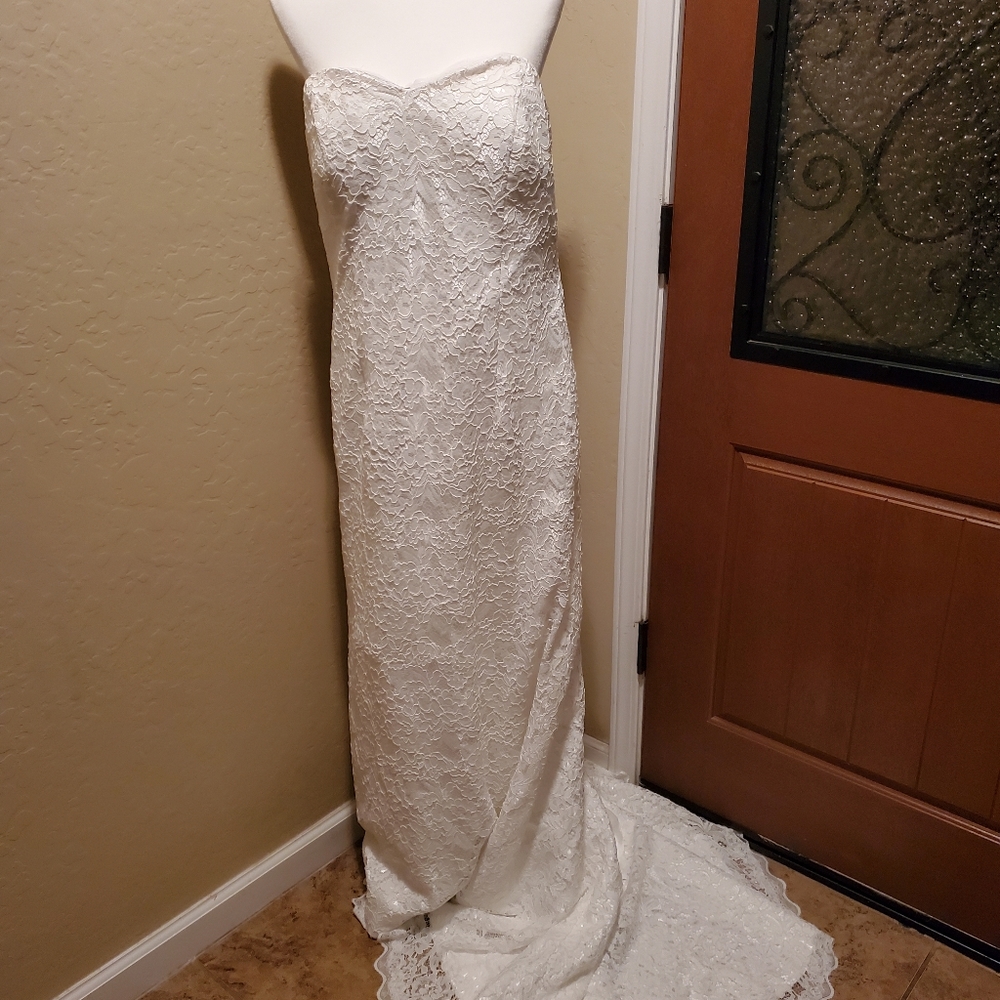 Strapless lace wedding gown, size 16 18 plus